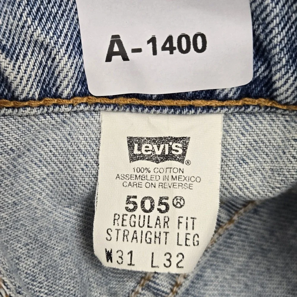 VINTAGE Levi's 505 Men Jeans 31X32 Light Blue Denim Regular Straight READ